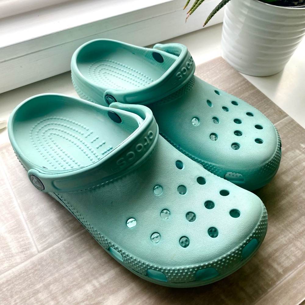 Crocs teal